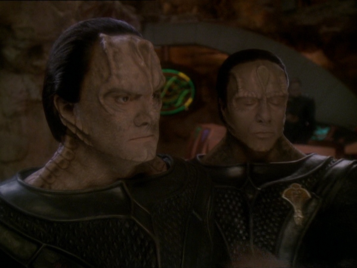 extant_StarTrek_DS9_7x22-TackingIntoTheWind_0098.jpg