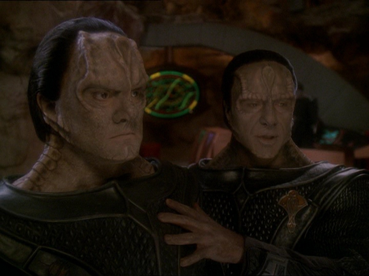 extant_StarTrek_DS9_7x22-TackingIntoTheWind_0102.jpg