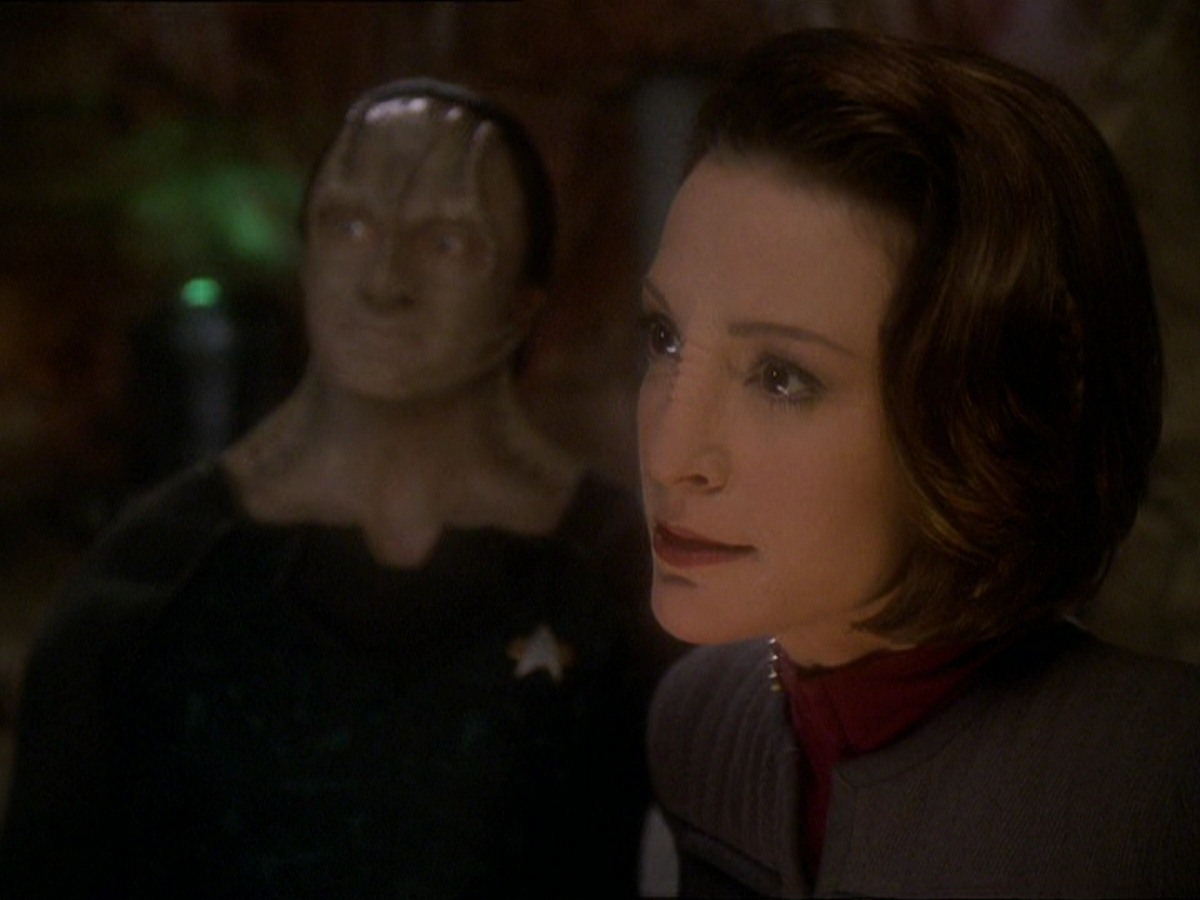 extant_StarTrek_DS9_7x22-TackingIntoTheWind_0103.jpg