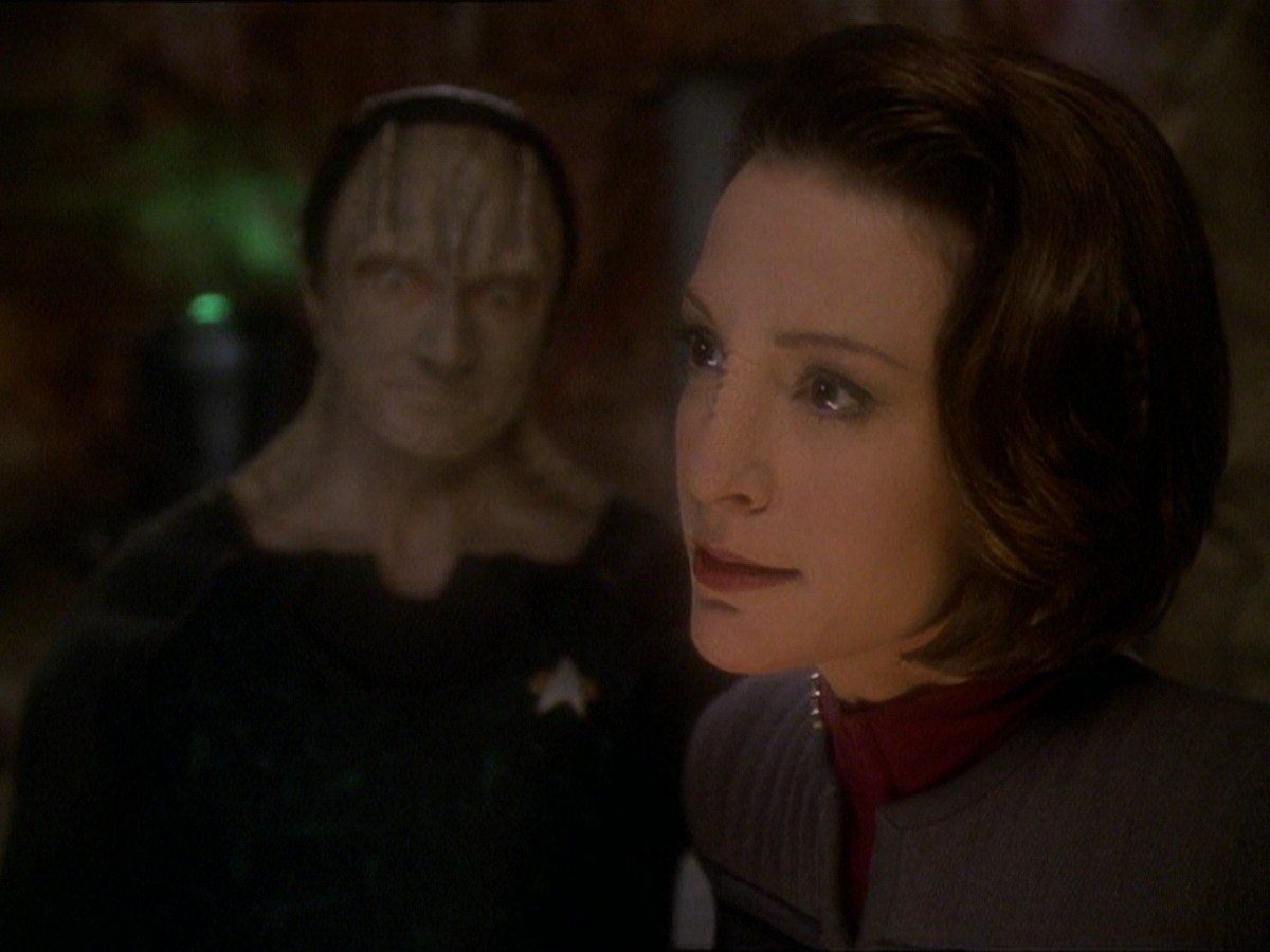 extant_StarTrek_DS9_7x22-TackingIntoTheWind_0105.jpg