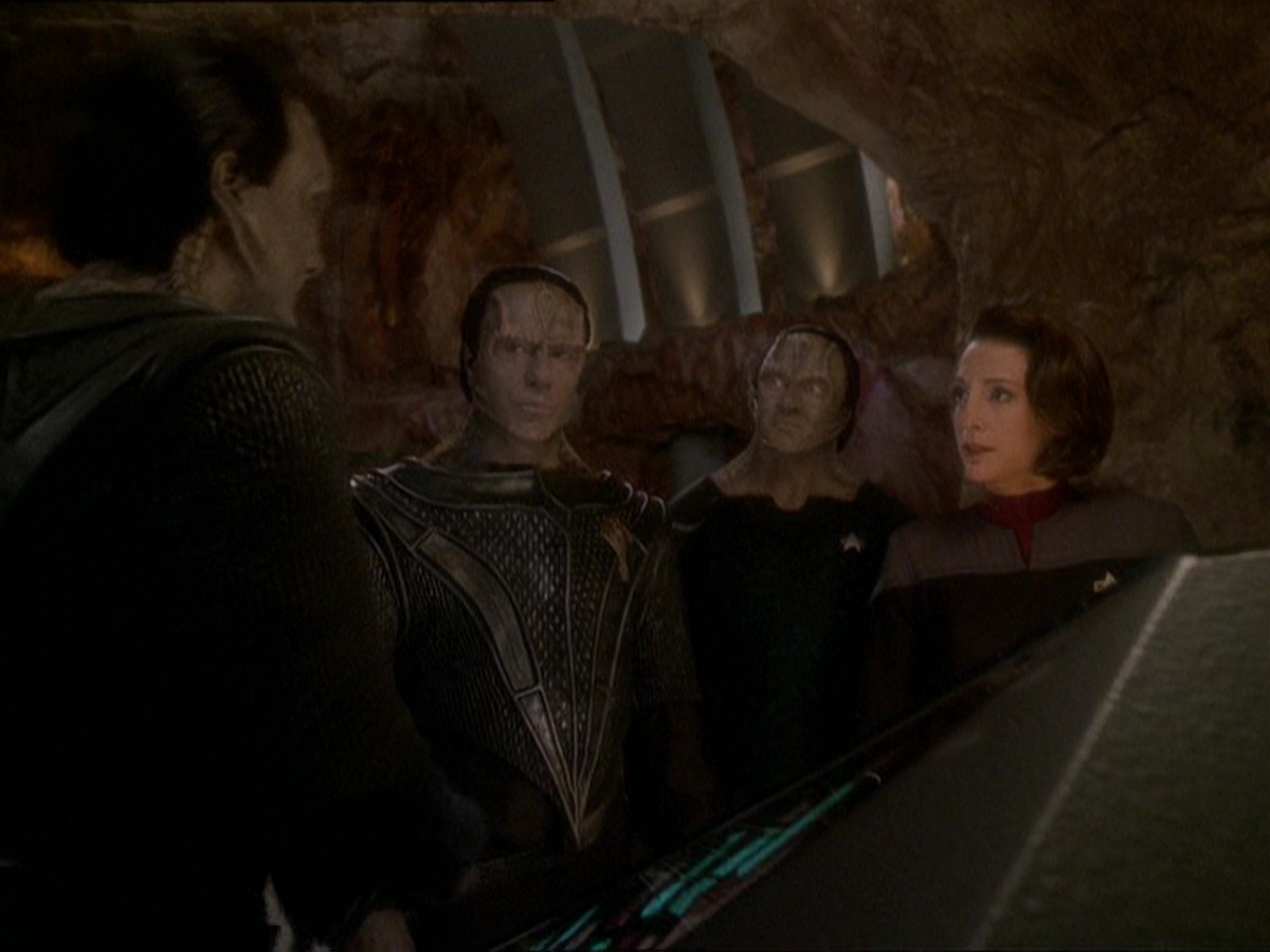 extant_StarTrek_DS9_7x22-TackingIntoTheWind_0115.jpg