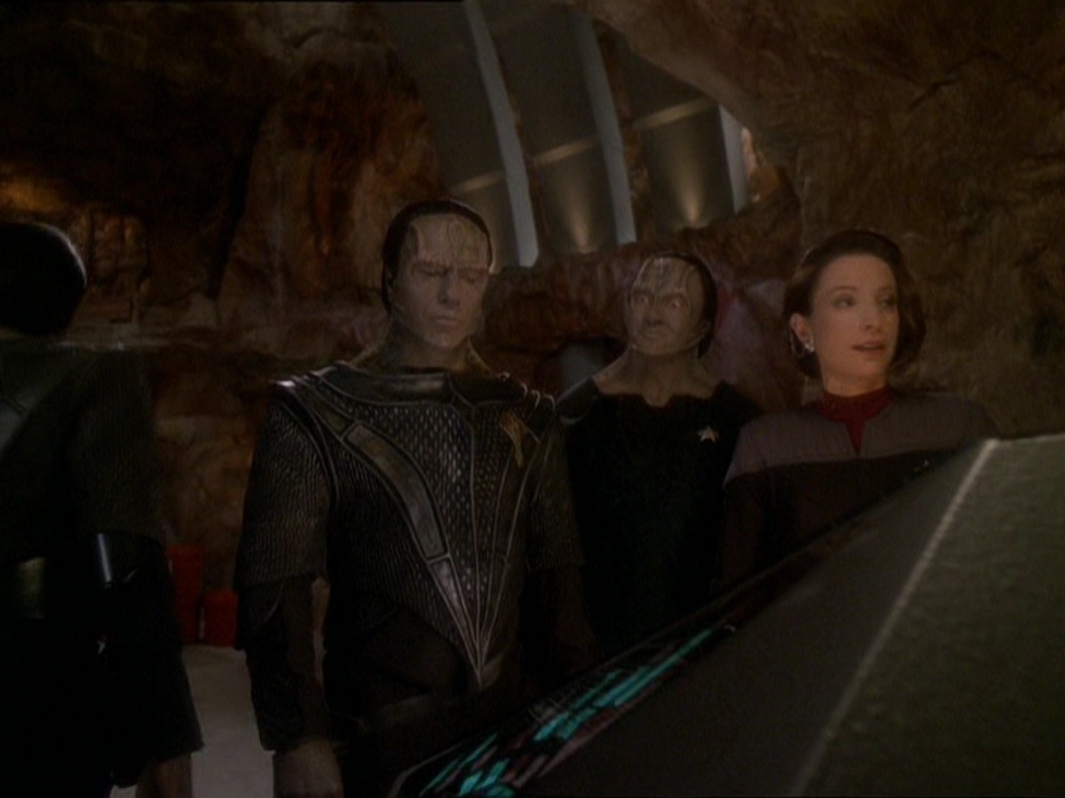 extant_StarTrek_DS9_7x22-TackingIntoTheWind_0116.jpg