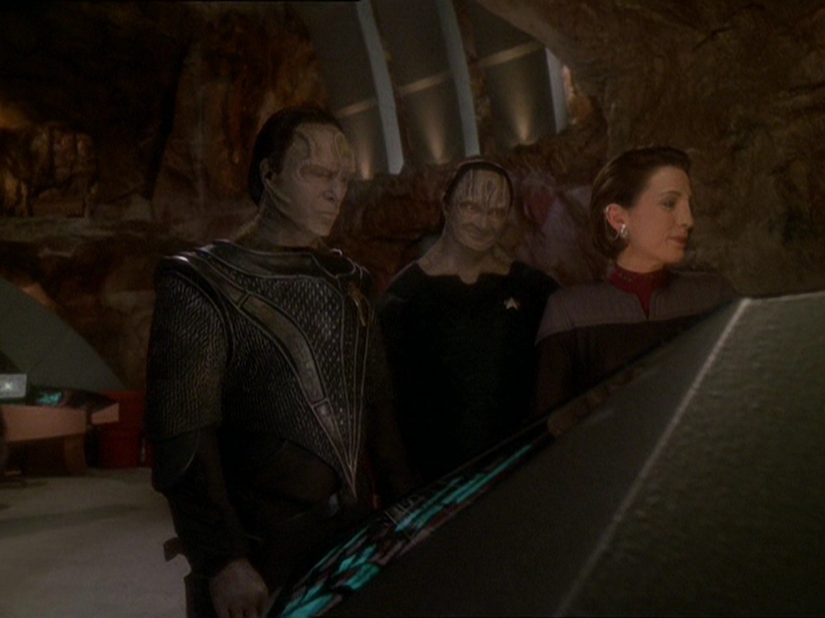 extant_StarTrek_DS9_7x22-TackingIntoTheWind_0118.jpg