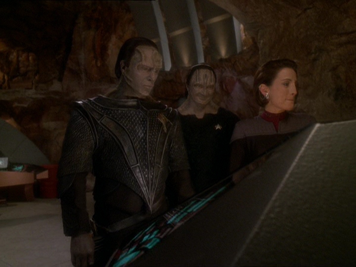 extant_StarTrek_DS9_7x22-TackingIntoTheWind_0119.jpg