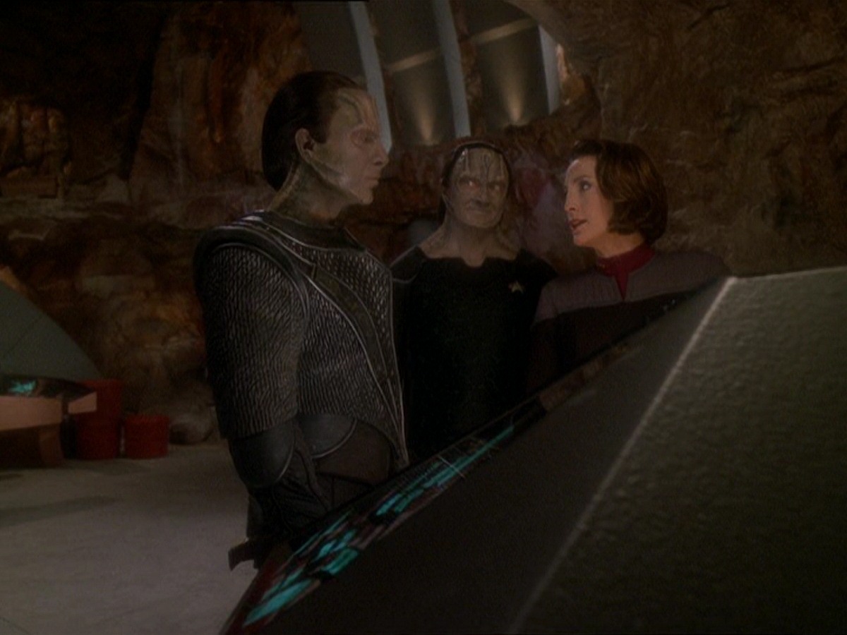 extant_StarTrek_DS9_7x22-TackingIntoTheWind_0124.jpg