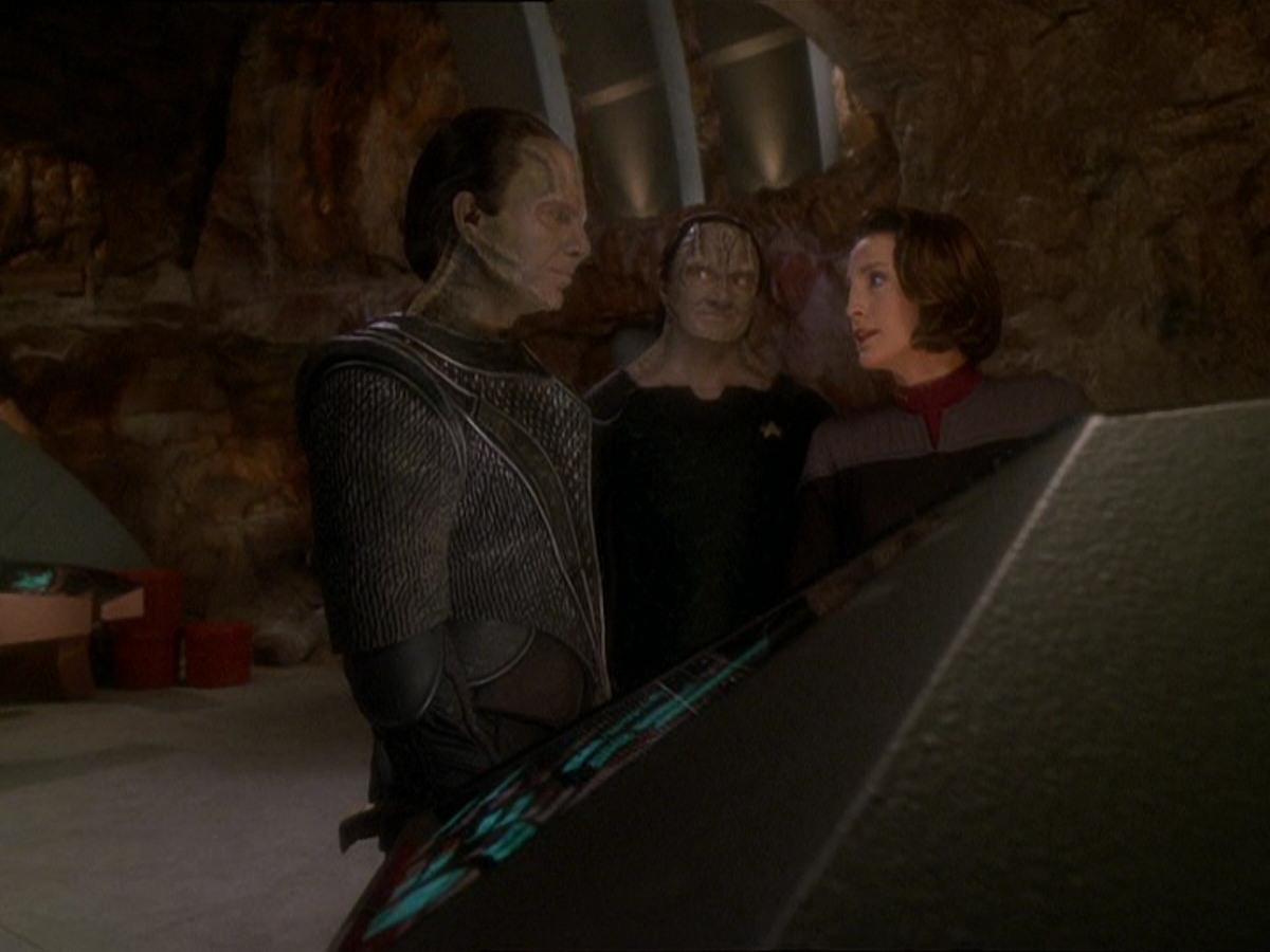 extant_StarTrek_DS9_7x22-TackingIntoTheWind_0125.jpg