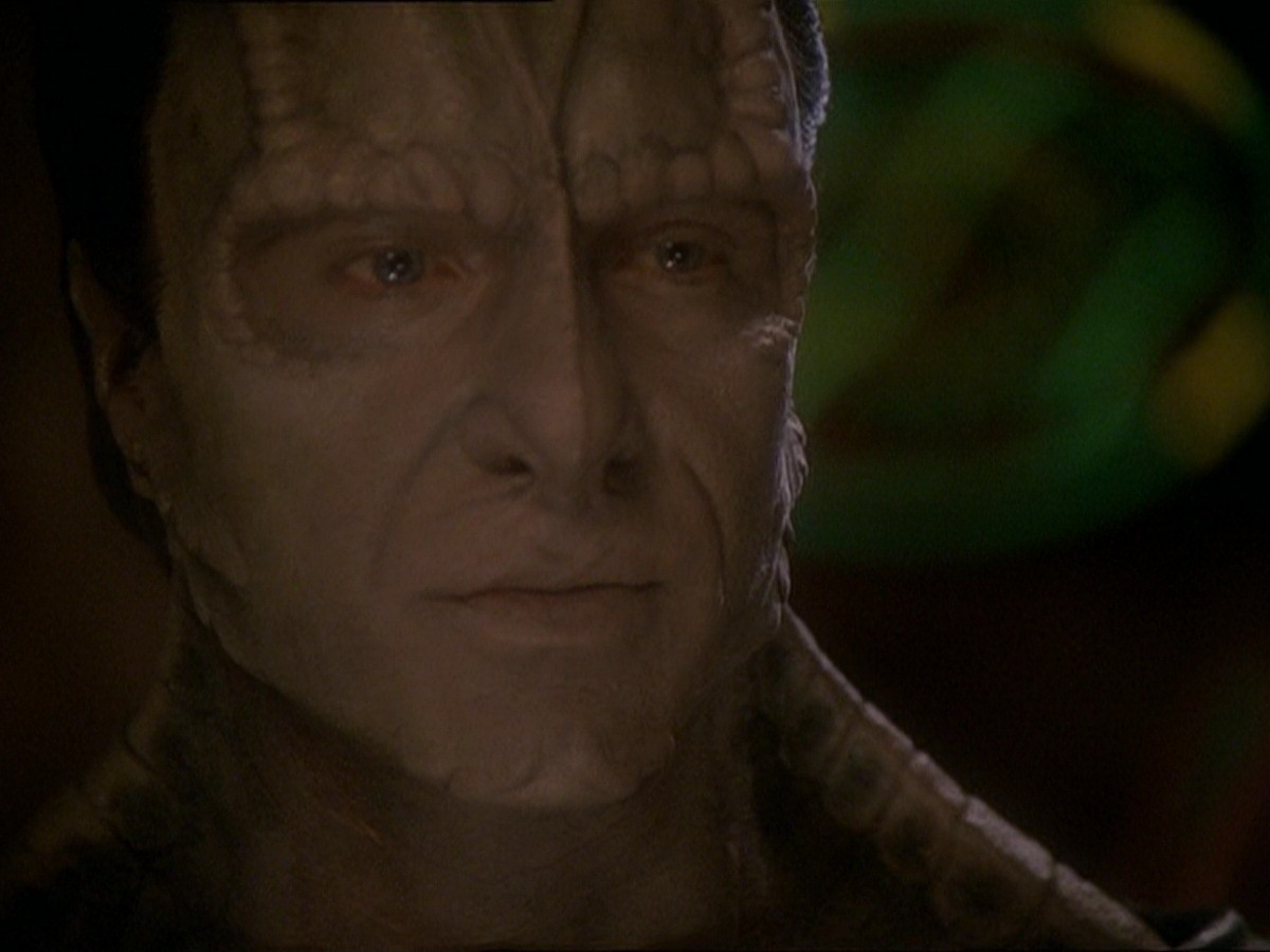 extant_StarTrek_DS9_7x22-TackingIntoTheWind_0128.jpg