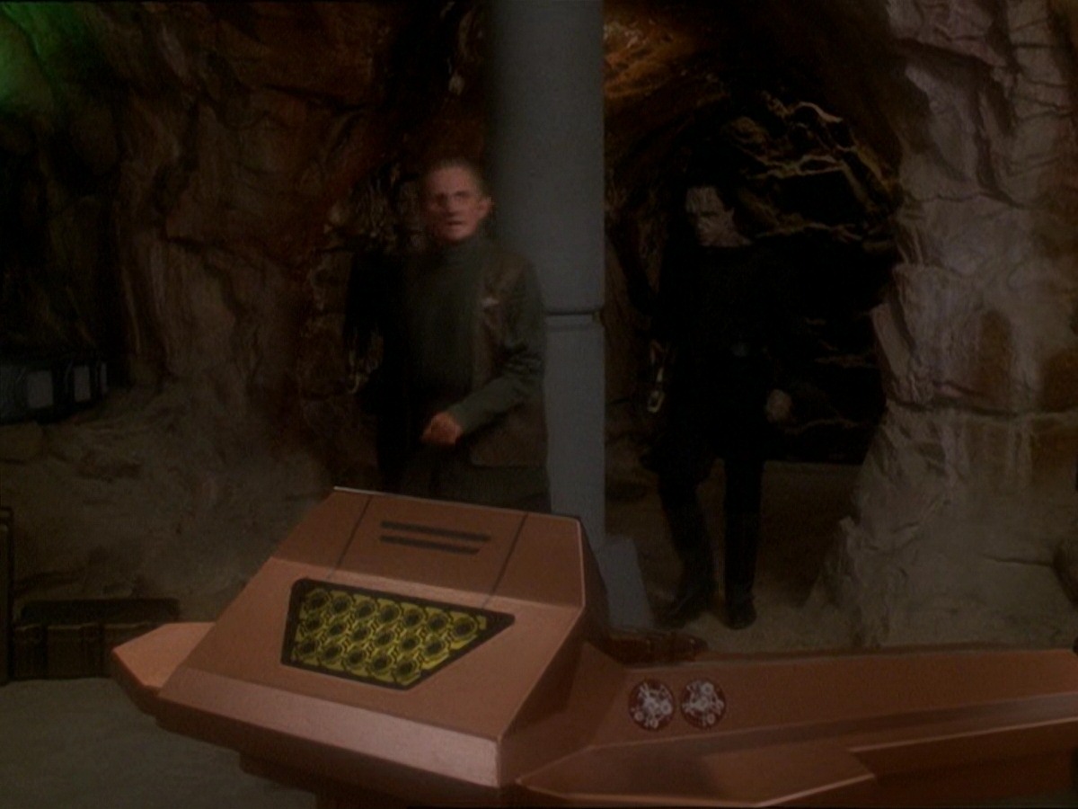 extant_StarTrek_DS9_7x22-TackingIntoTheWind_0144.jpg