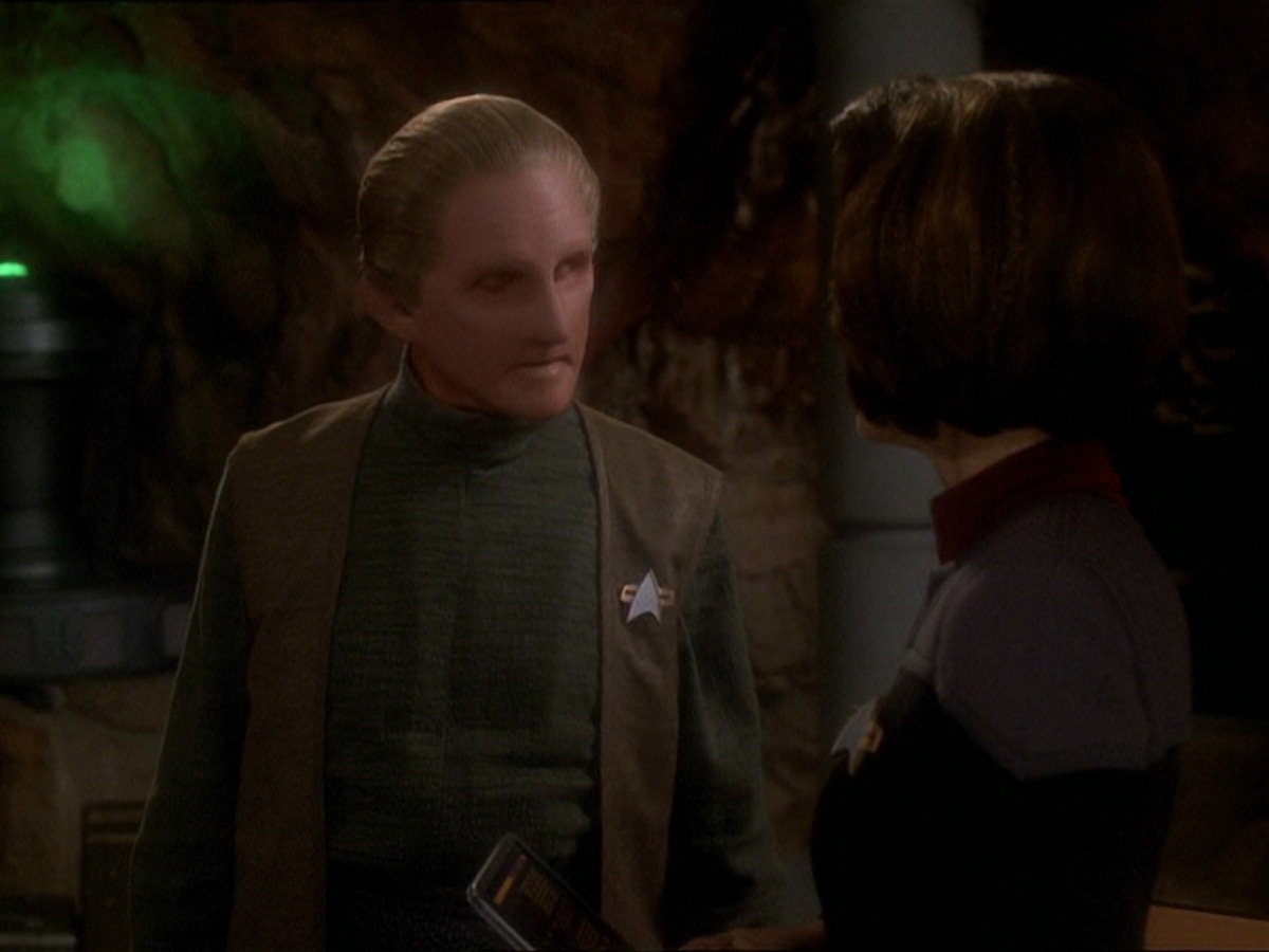 extant_StarTrek_DS9_7x22-TackingIntoTheWind_0155.jpg