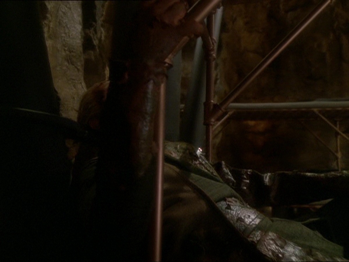 extant_StarTrek_DS9_7x22-TackingIntoTheWind_0218.jpg