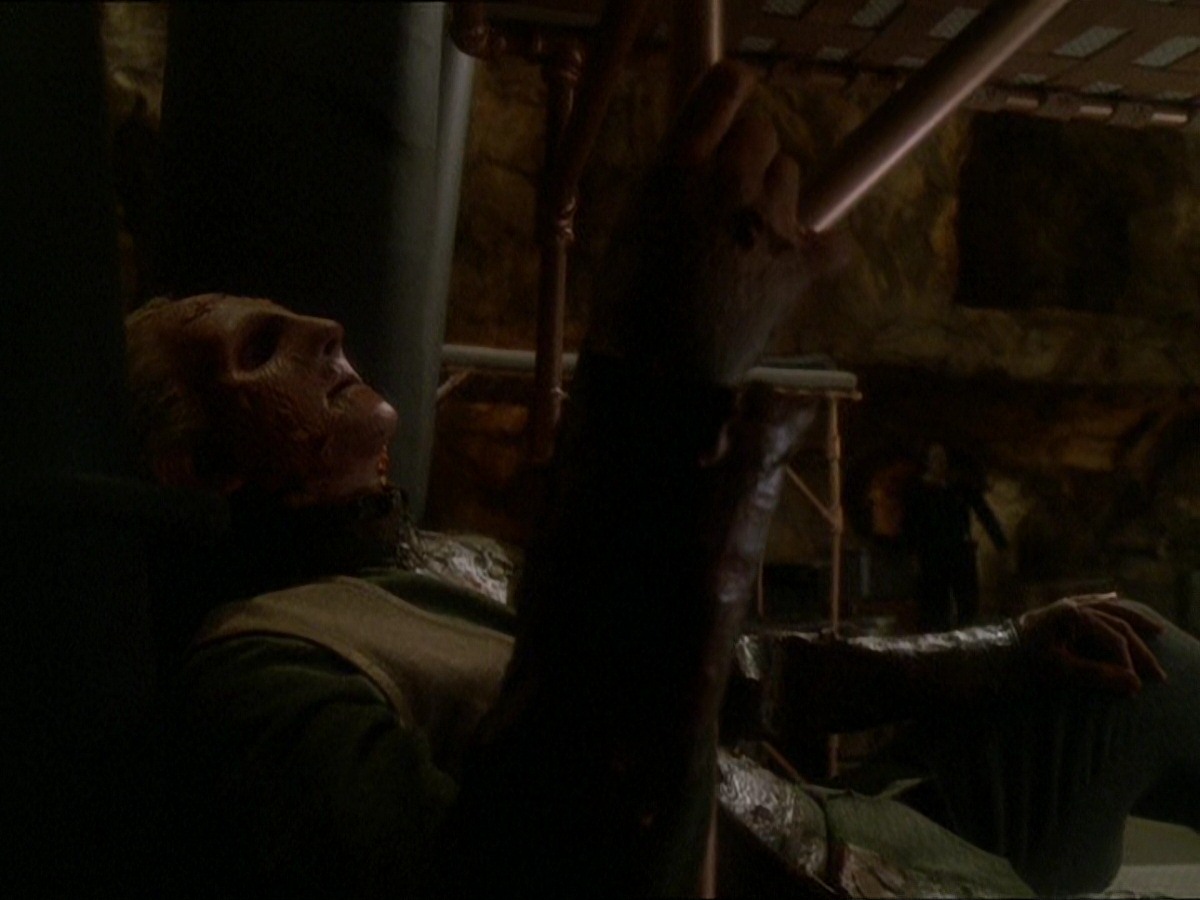 extant_StarTrek_DS9_7x22-TackingIntoTheWind_0223.jpg