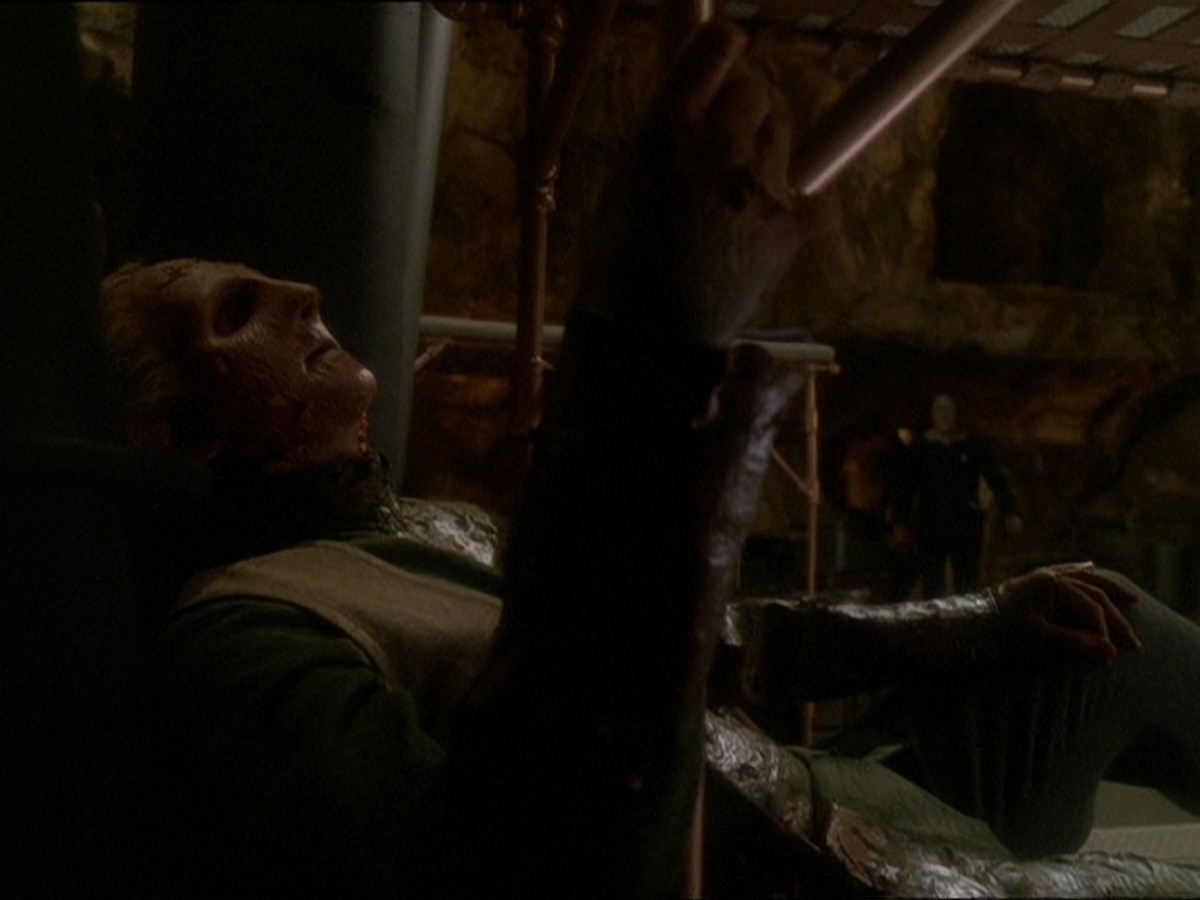 extant_StarTrek_DS9_7x22-TackingIntoTheWind_0224.jpg