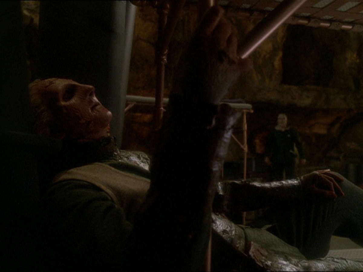 extant_StarTrek_DS9_7x22-TackingIntoTheWind_0225.jpg