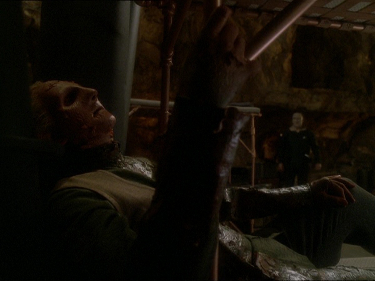 extant_StarTrek_DS9_7x22-TackingIntoTheWind_0226.jpg