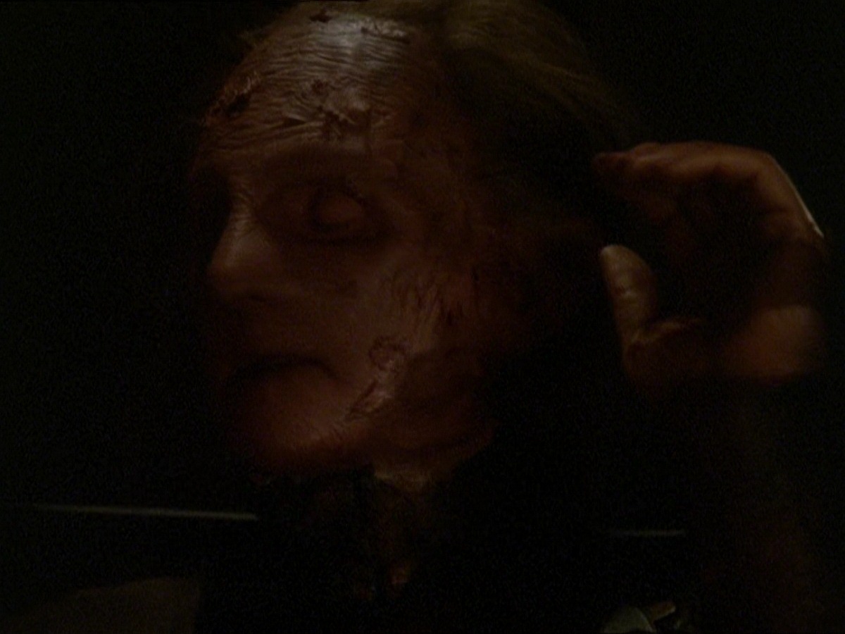 extant_StarTrek_DS9_7x22-TackingIntoTheWind_0236.jpg