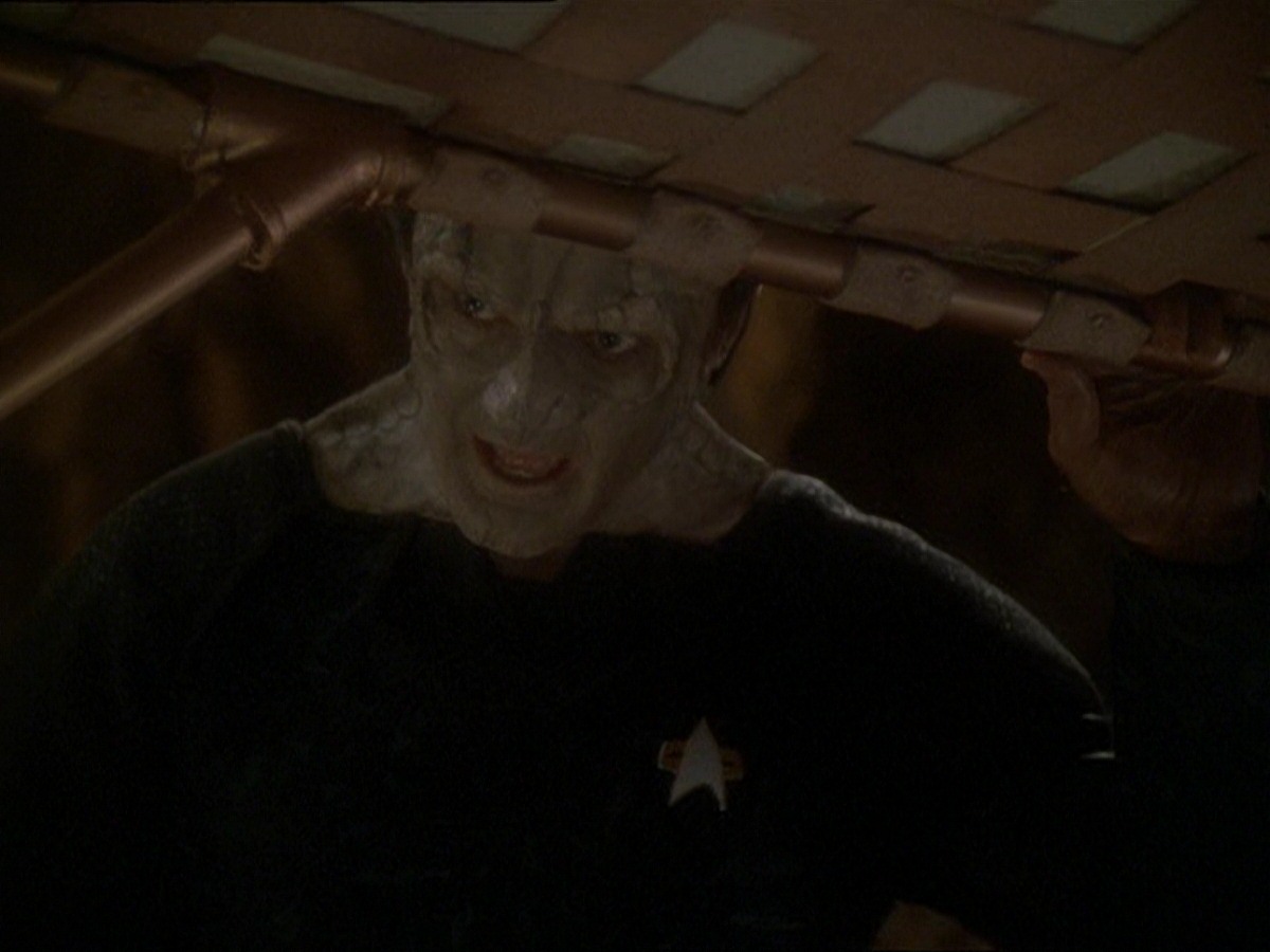 extant_StarTrek_DS9_7x22-TackingIntoTheWind_0257.jpg