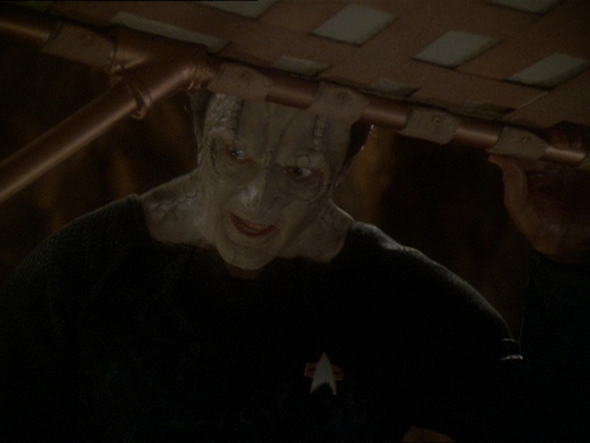 extant_StarTrek_DS9_7x22-TackingIntoTheWind_0258.jpg