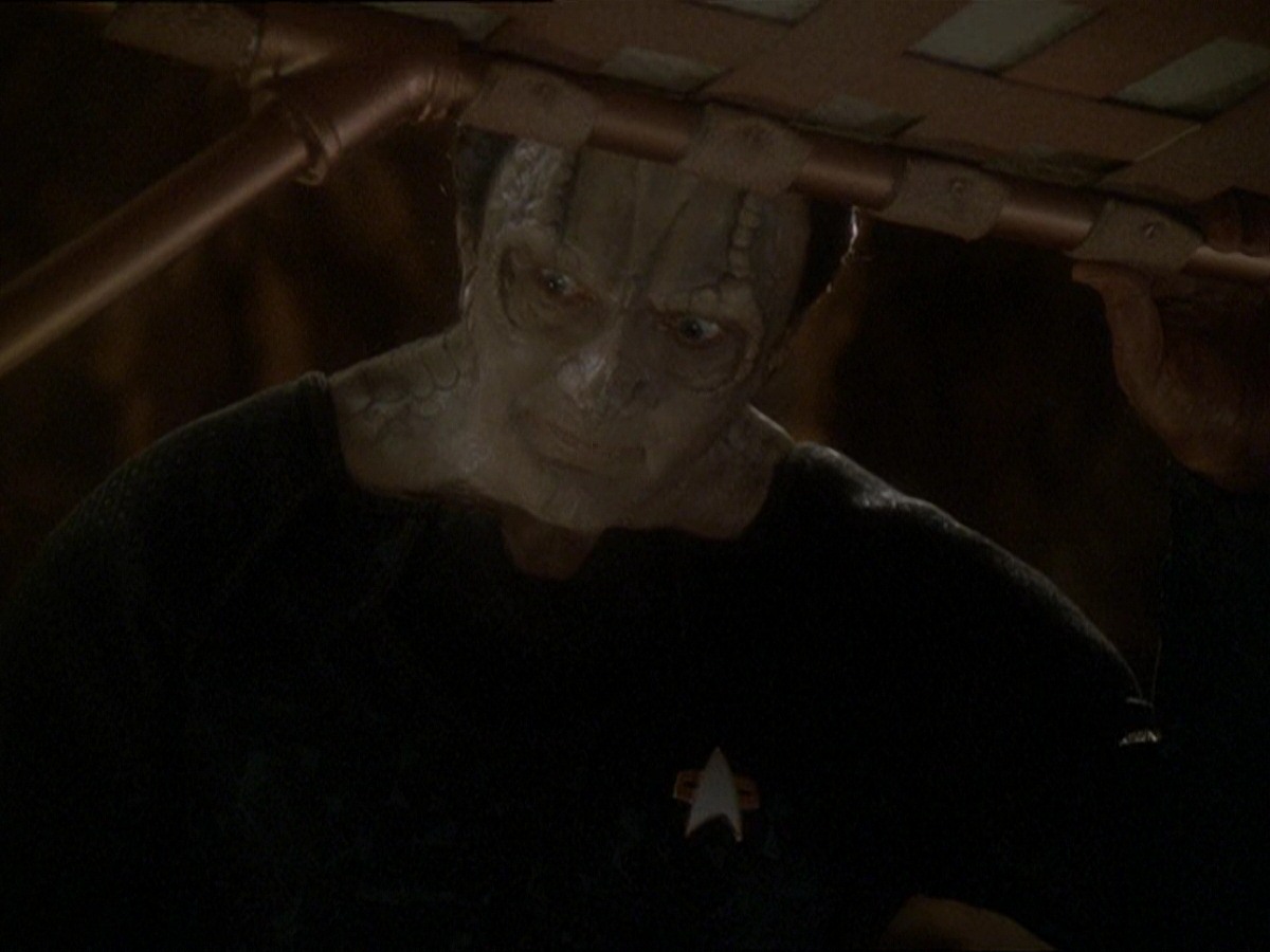 extant_StarTrek_DS9_7x22-TackingIntoTheWind_0261.jpg