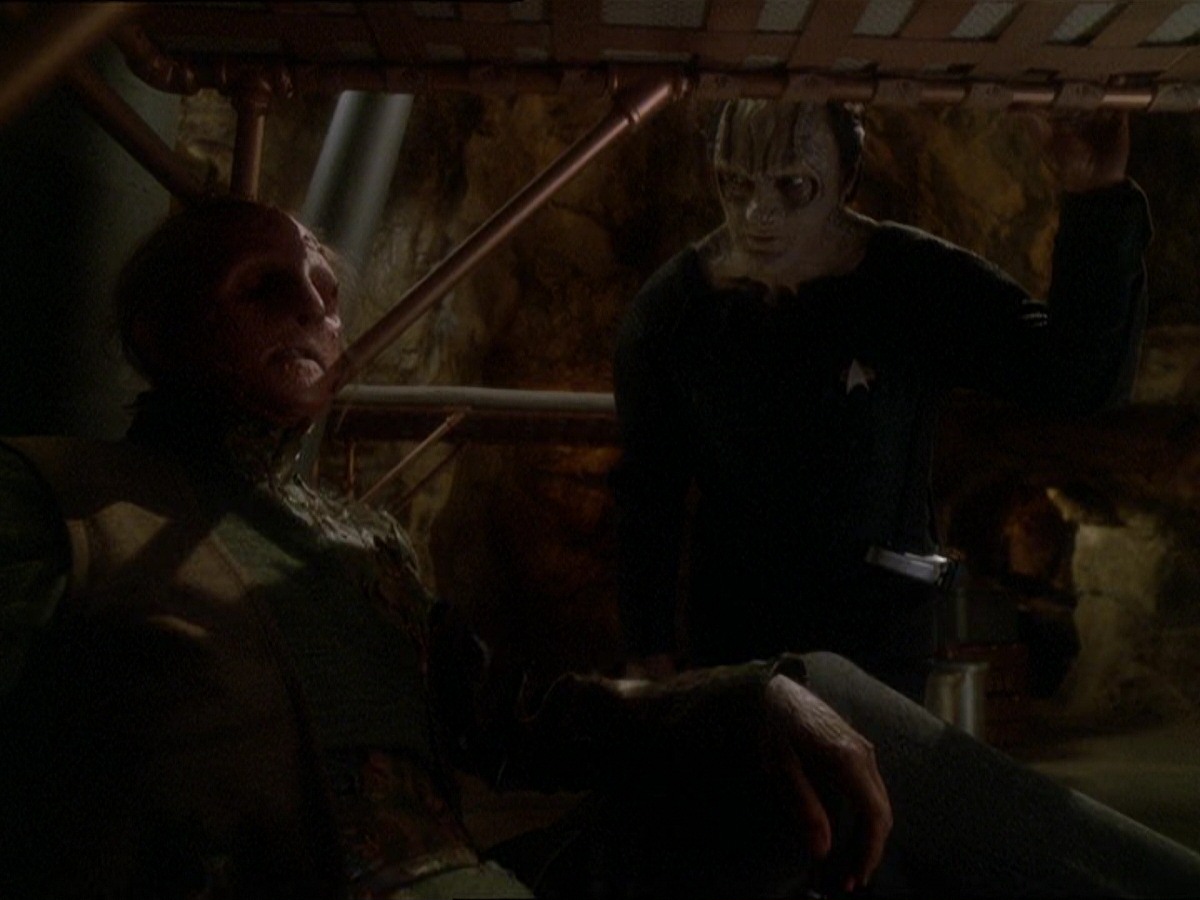 extant_StarTrek_DS9_7x22-TackingIntoTheWind_0288.jpg