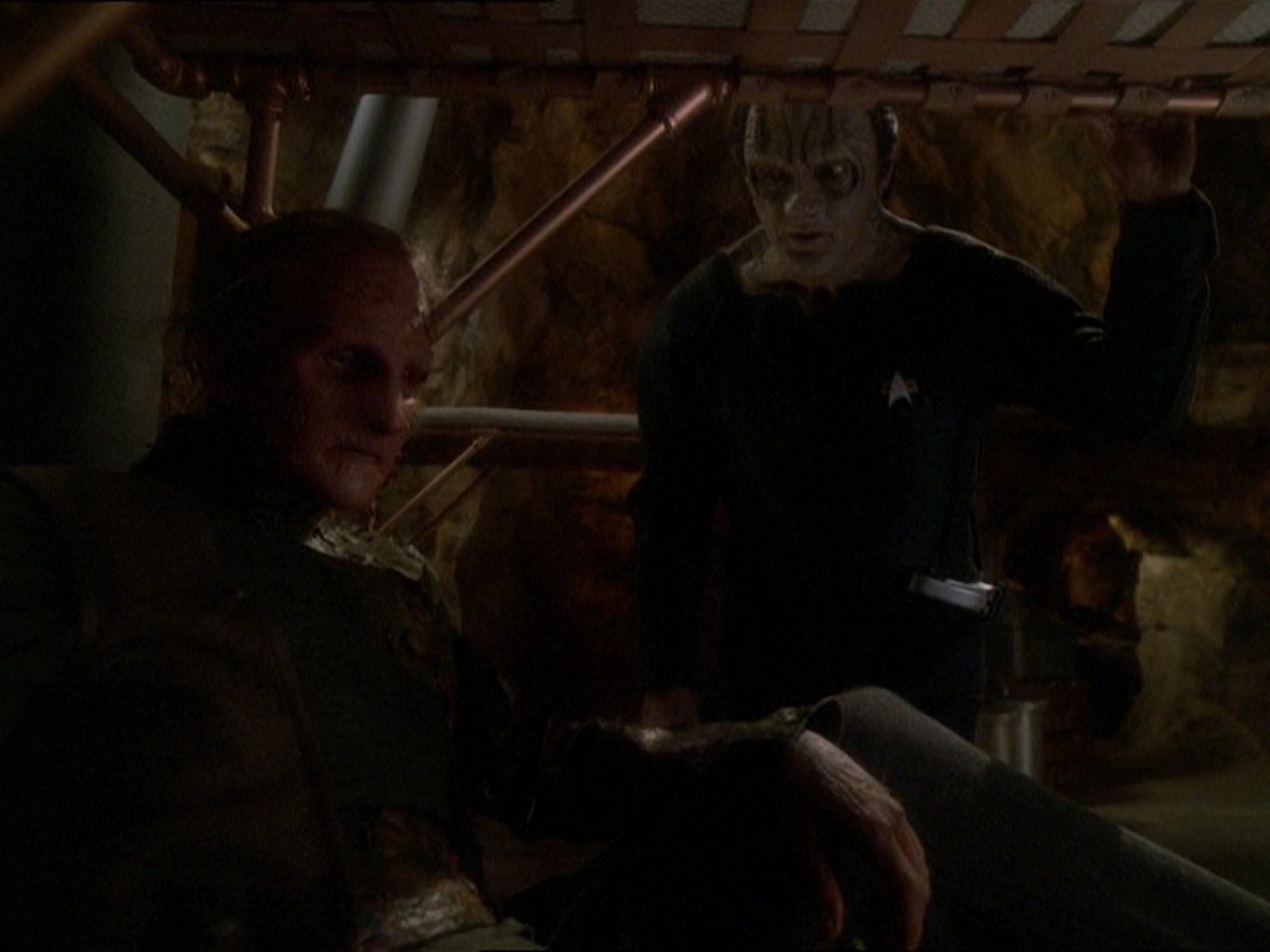 extant_StarTrek_DS9_7x22-TackingIntoTheWind_0296.jpg