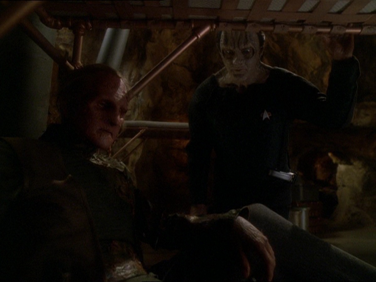 extant_StarTrek_DS9_7x22-TackingIntoTheWind_0297.jpg