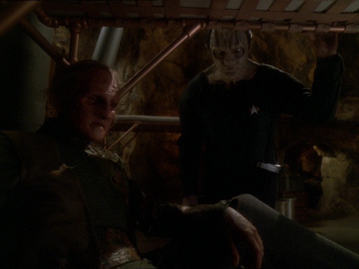 extant_StarTrek_DS9_7x22-TackingIntoTheWind_0298.jpg
