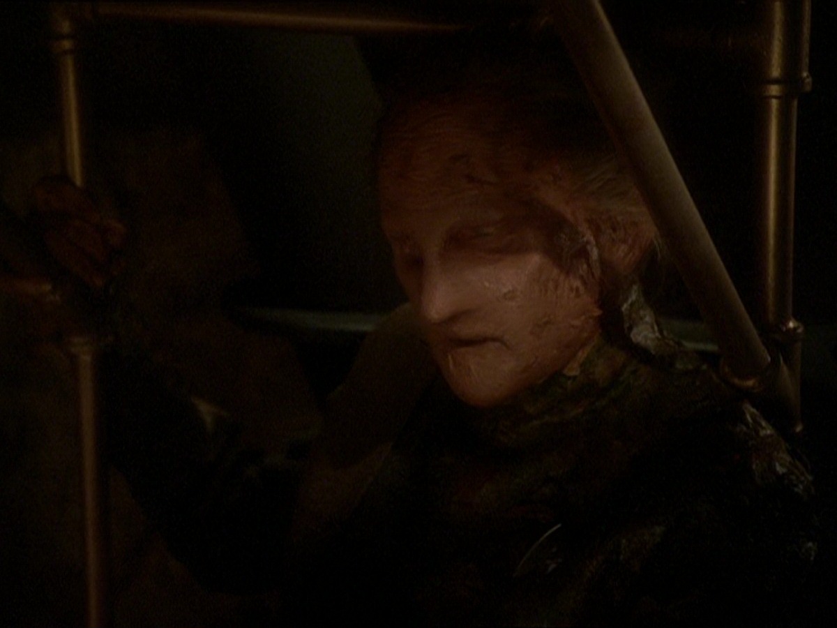 extant_StarTrek_DS9_7x22-TackingIntoTheWind_0309.jpg