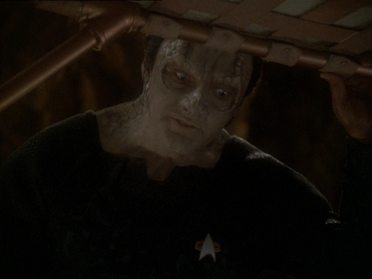 extant_StarTrek_DS9_7x22-TackingIntoTheWind_0312.jpg