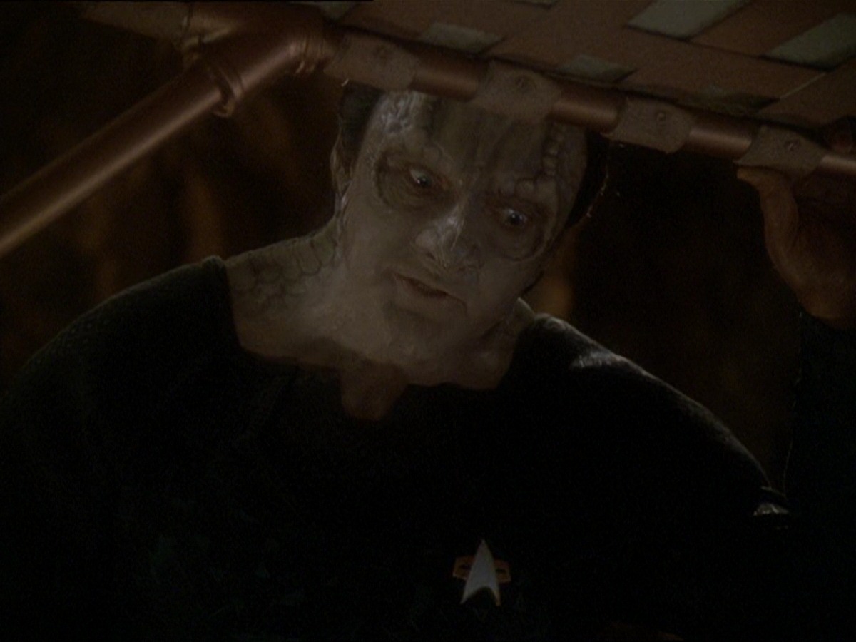 extant_StarTrek_DS9_7x22-TackingIntoTheWind_0313.jpg