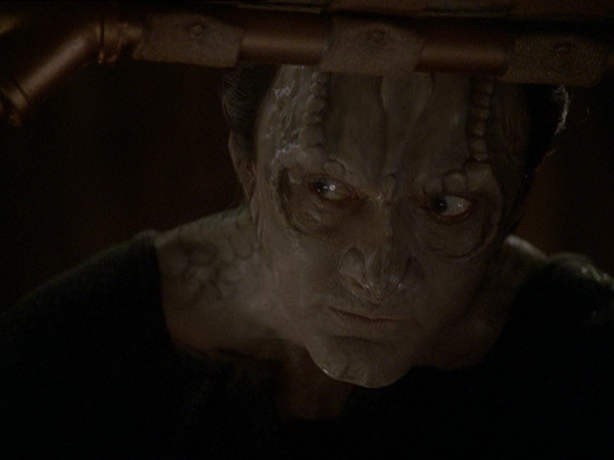 extant_StarTrek_DS9_7x22-TackingIntoTheWind_0326.jpg
