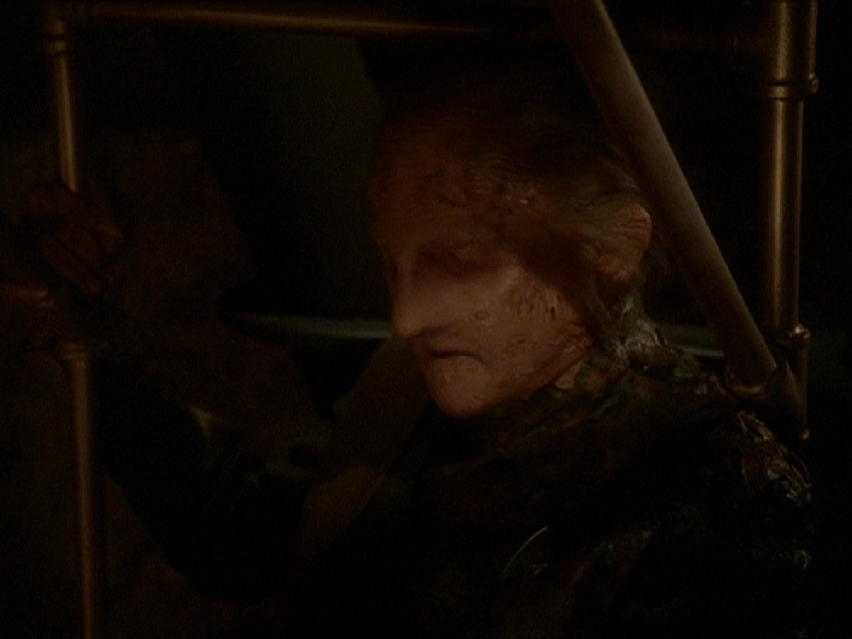 extant_StarTrek_DS9_7x22-TackingIntoTheWind_0365.jpg