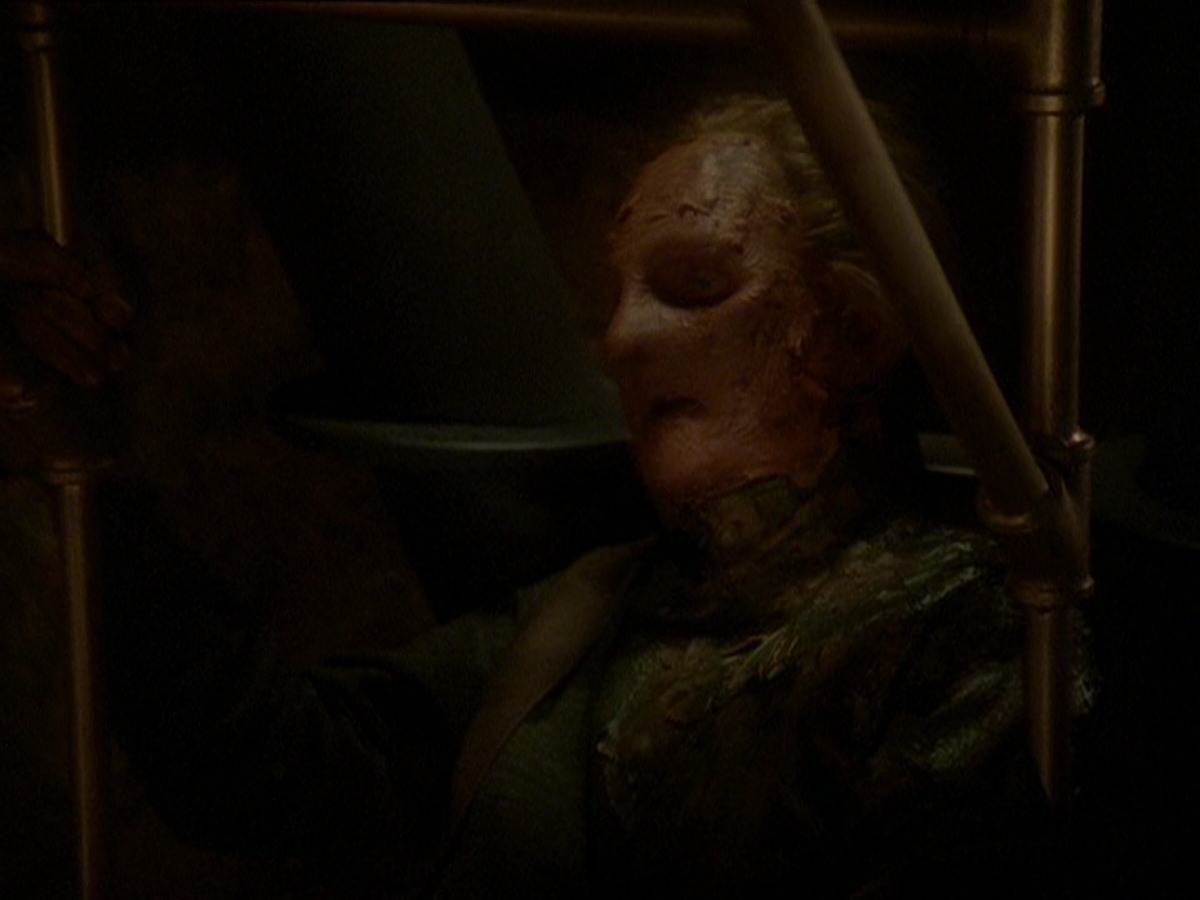 extant_StarTrek_DS9_7x22-TackingIntoTheWind_0372.jpg