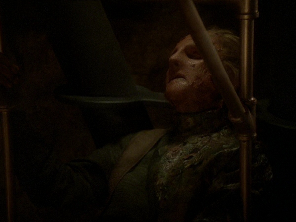 extant_StarTrek_DS9_7x22-TackingIntoTheWind_0374.jpg