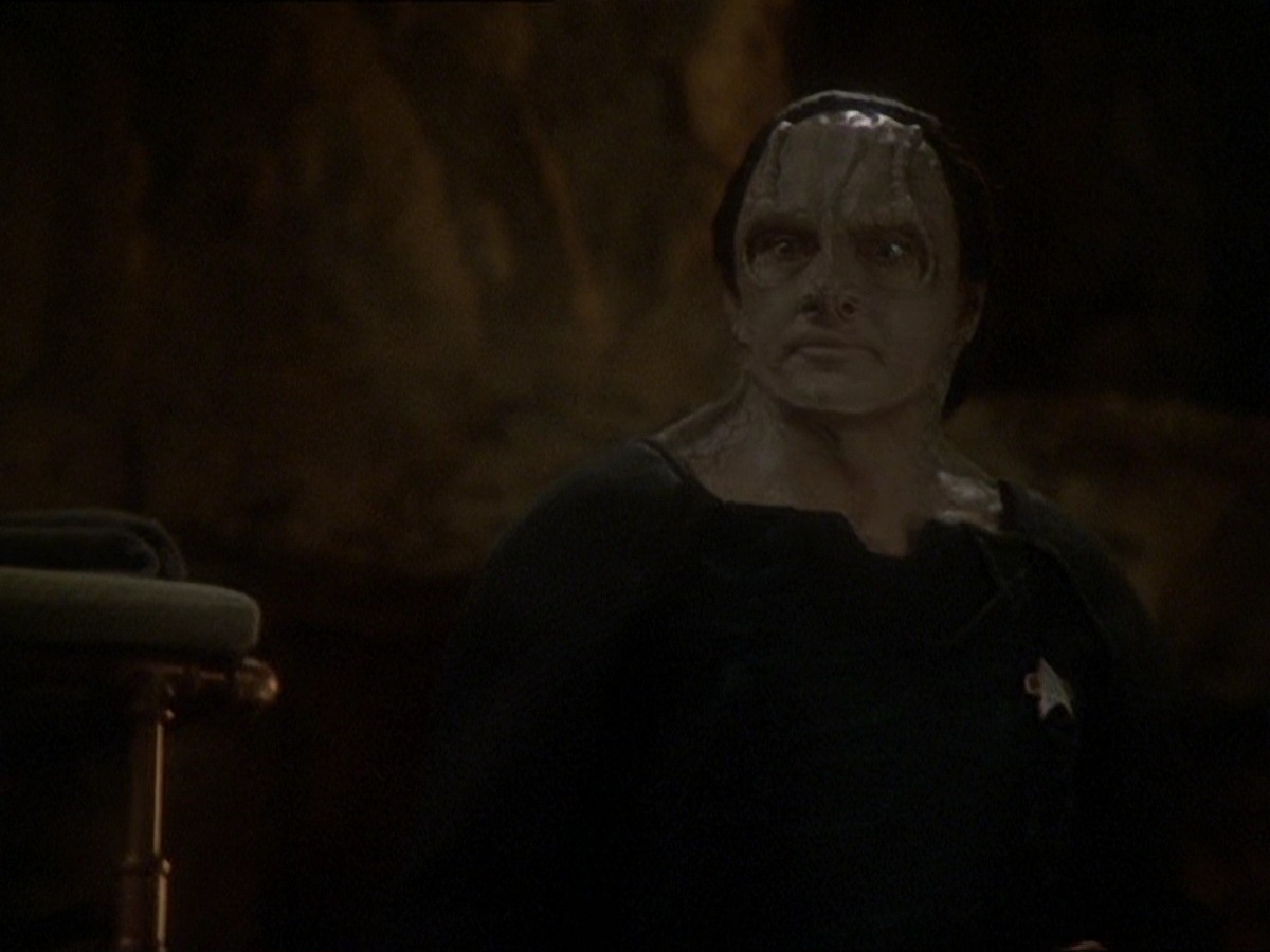 extant_StarTrek_DS9_7x22-TackingIntoTheWind_0385.jpg