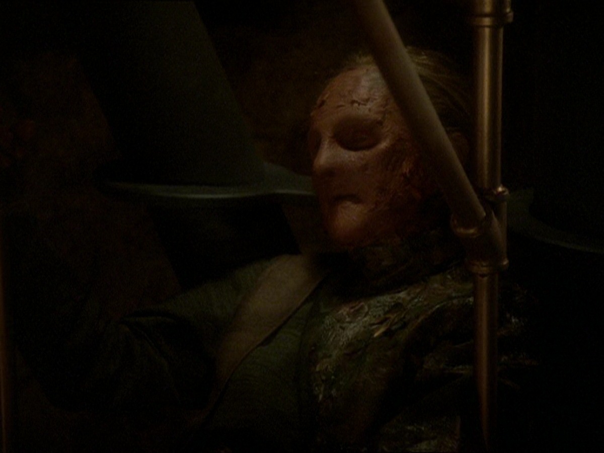 extant_StarTrek_DS9_7x22-TackingIntoTheWind_0393.jpg