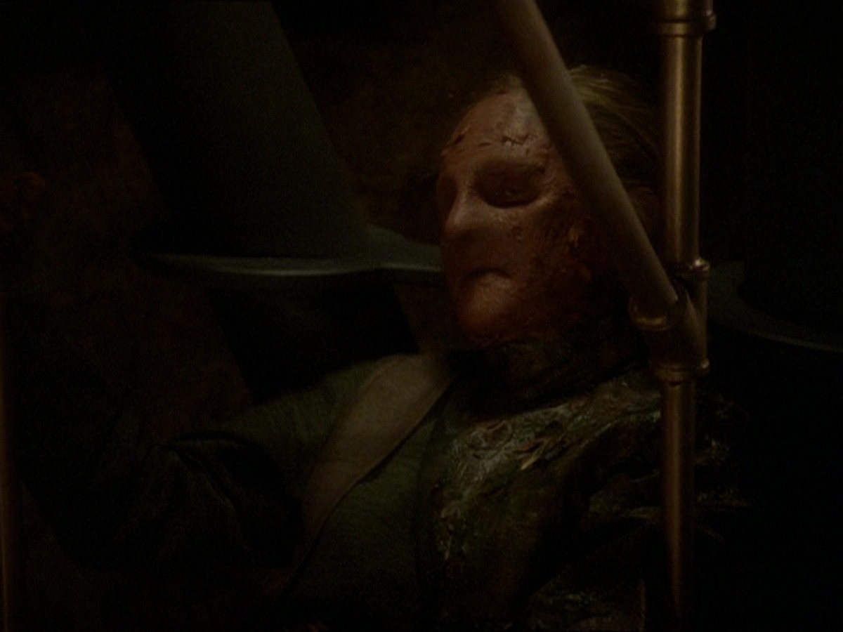 extant_StarTrek_DS9_7x22-TackingIntoTheWind_0398.jpg