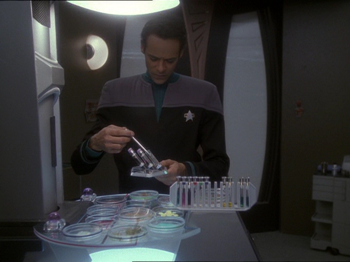 extant_StarTrek_DS9_7x22-TackingIntoTheWind_0586.jpg