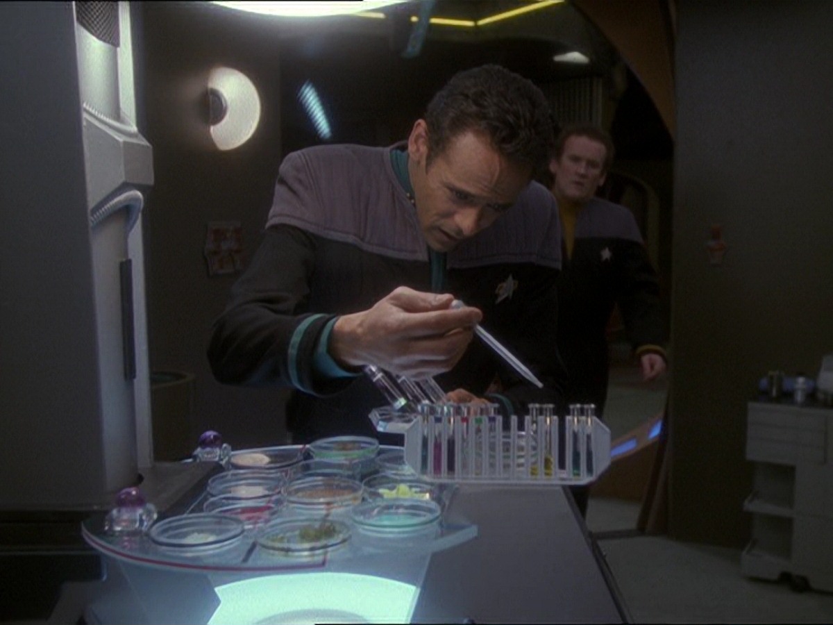 extant_StarTrek_DS9_7x22-TackingIntoTheWind_0592.jpg