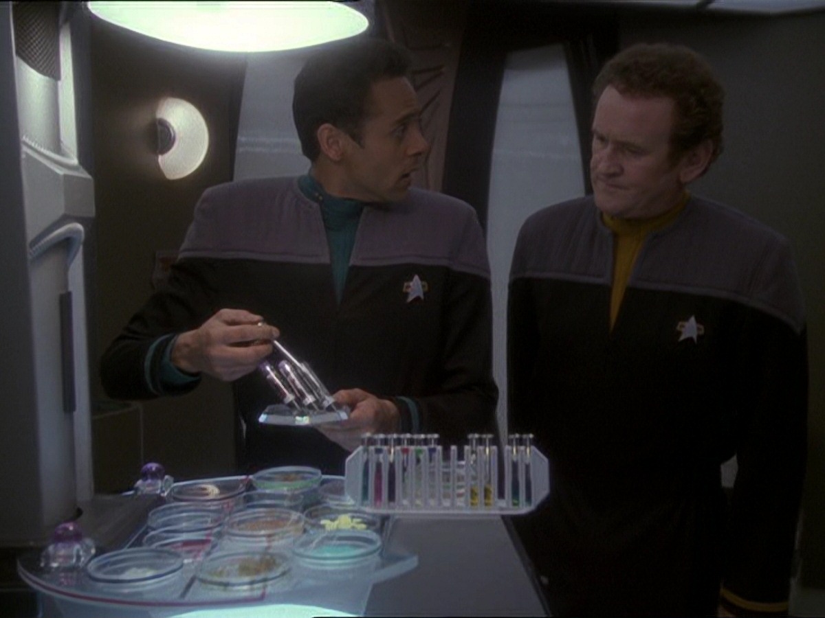 extant_StarTrek_DS9_7x22-TackingIntoTheWind_0597.jpg