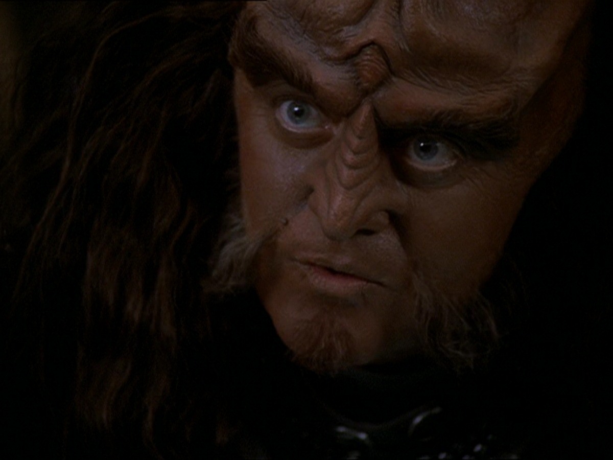 extant_StarTrek_DS9_7x22-TackingIntoTheWind_0867.jpg