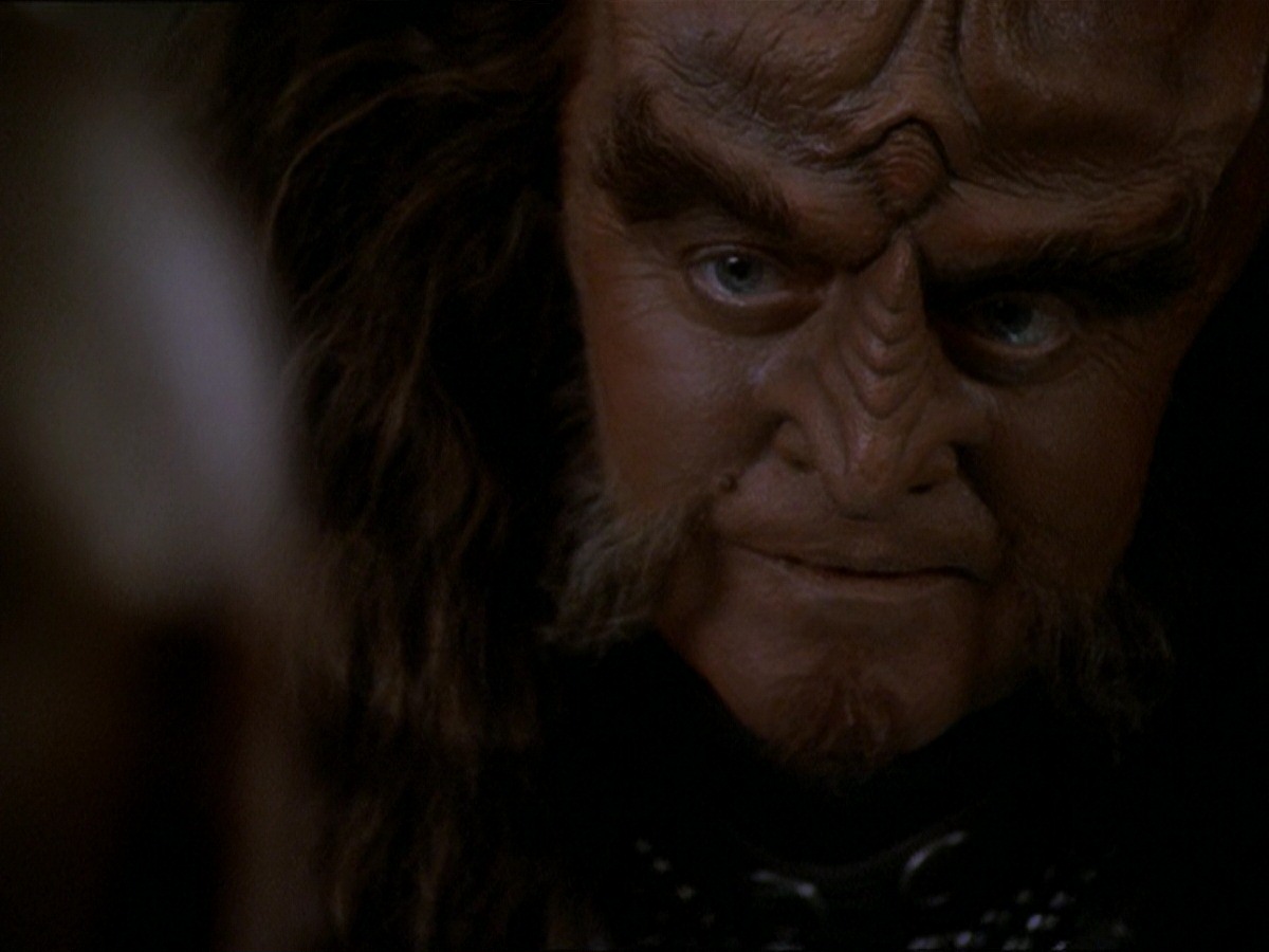 extant_StarTrek_DS9_7x22-TackingIntoTheWind_0883.jpg