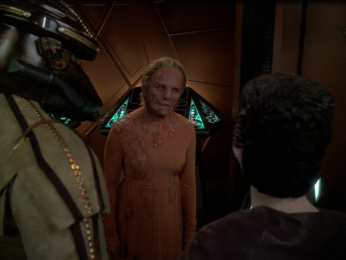 extant_StarTrek_DS9_7x22-TackingIntoTheWind_0922.jpg