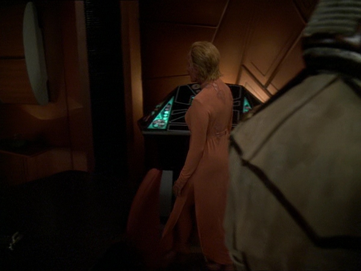 extant_StarTrek_DS9_7x22-TackingIntoTheWind_1013.jpg
