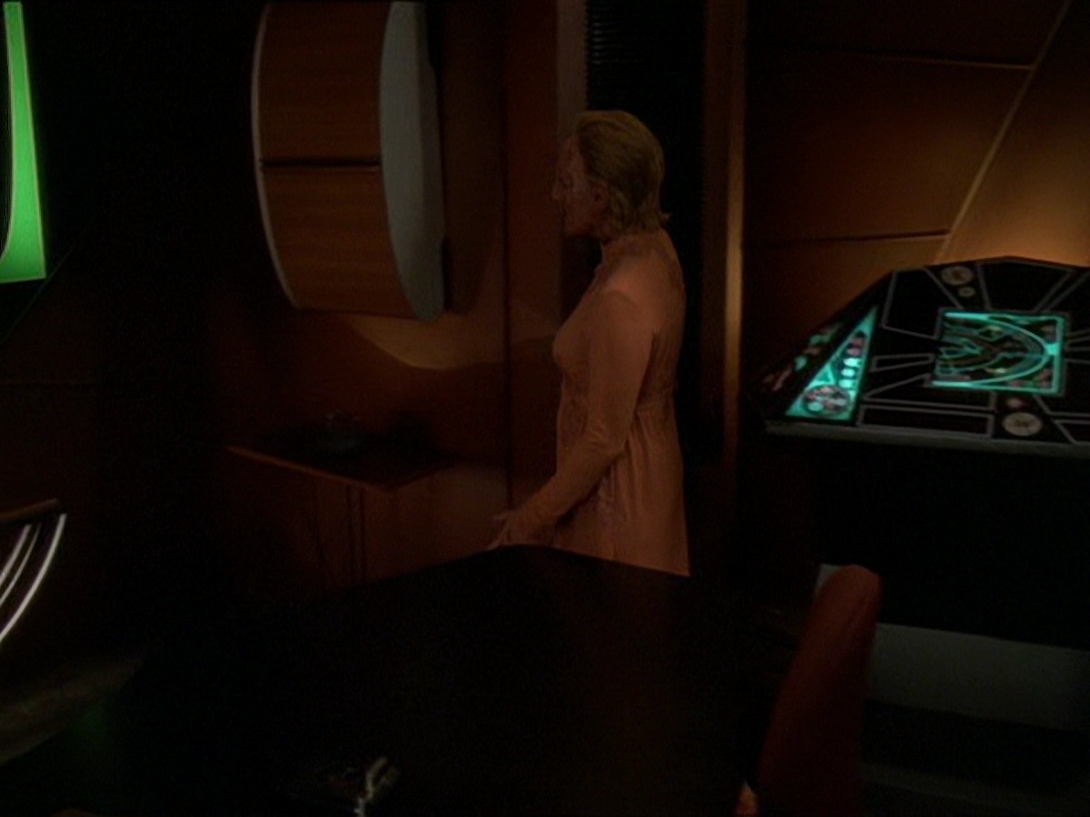 extant_StarTrek_DS9_7x22-TackingIntoTheWind_1015.jpg