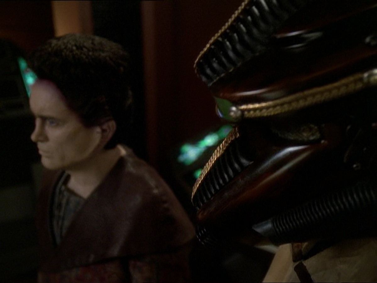 extant_StarTrek_DS9_7x22-TackingIntoTheWind_1107.jpg