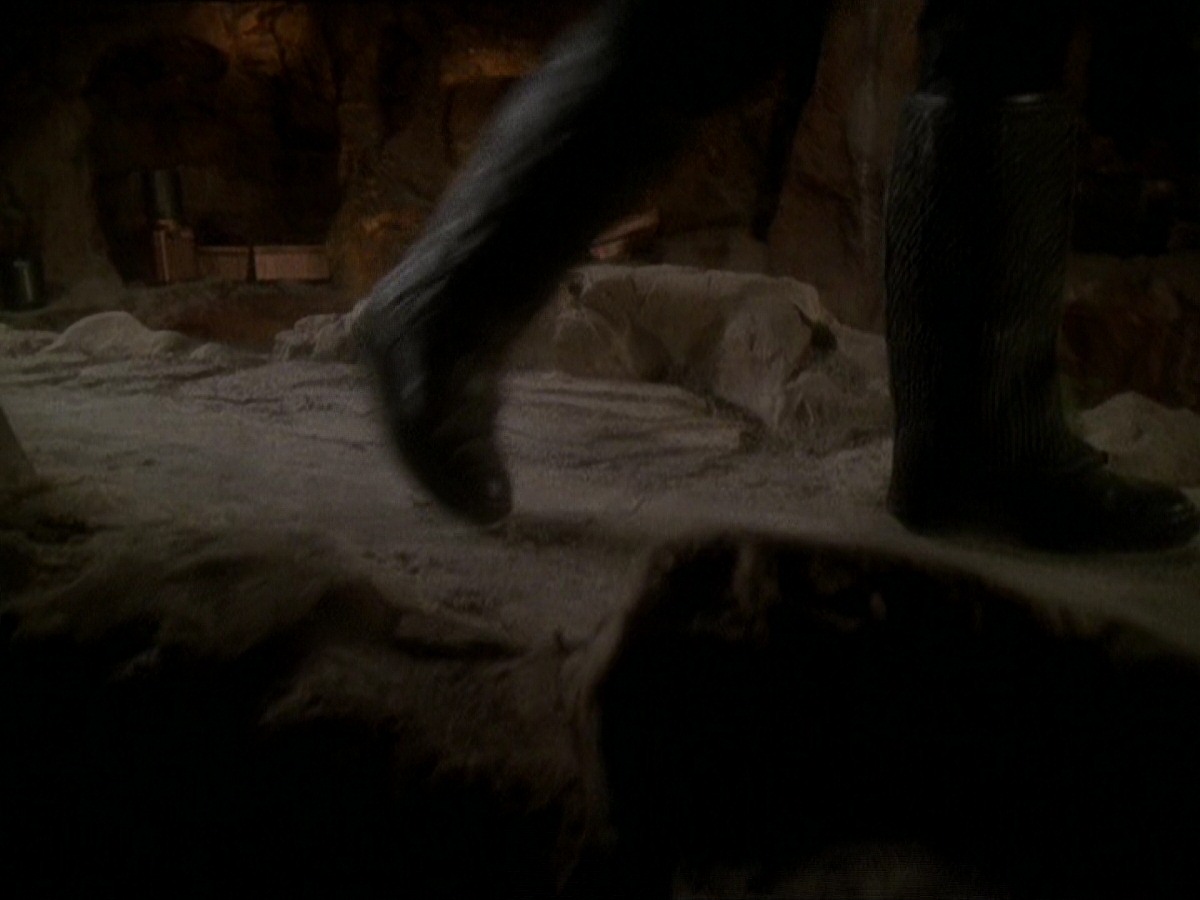 extant_StarTrek_DS9_7x22-TackingIntoTheWind_1149.jpg