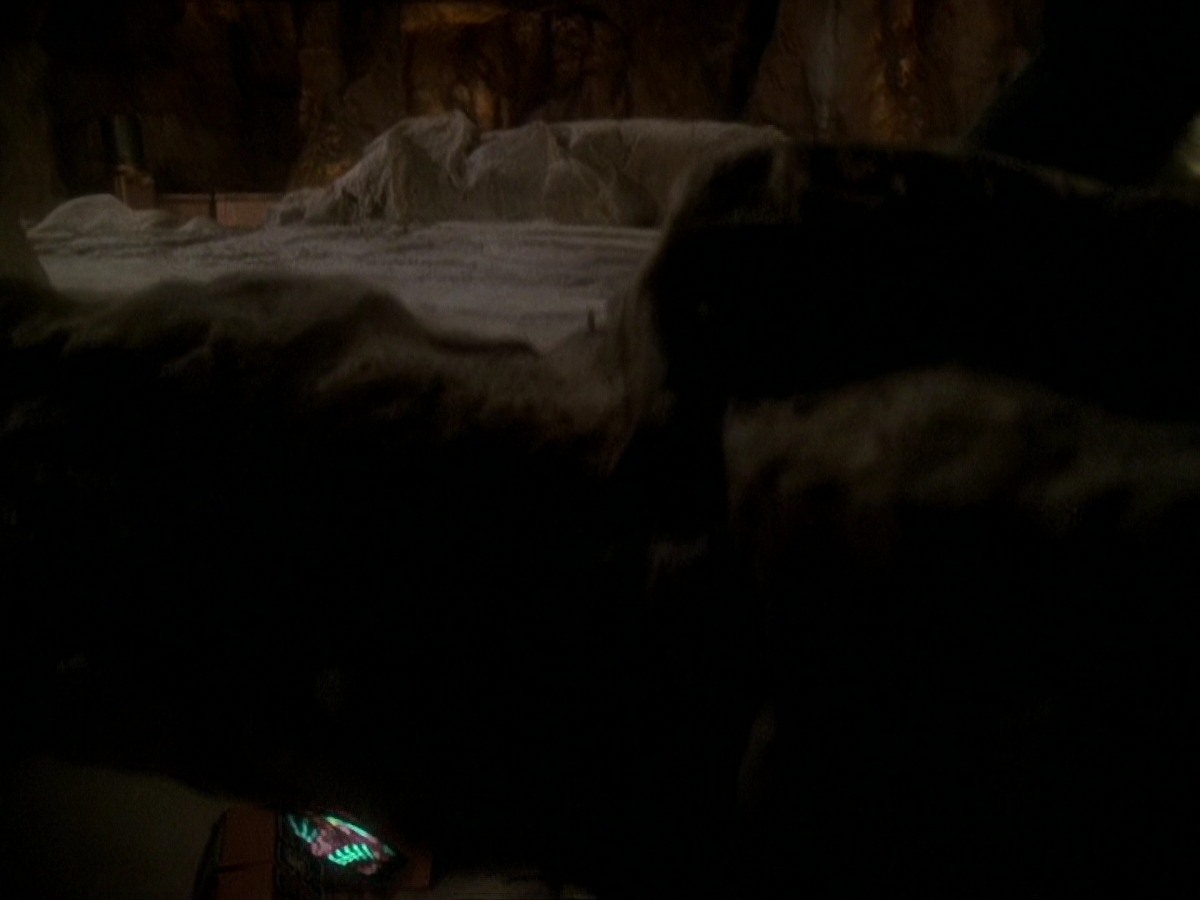 extant_StarTrek_DS9_7x22-TackingIntoTheWind_1150.jpg