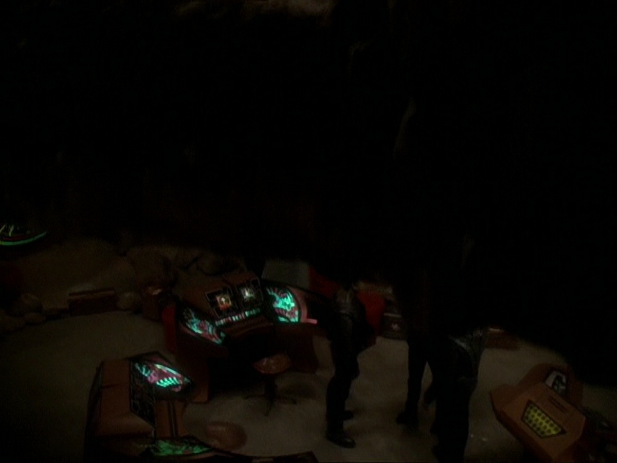 extant_StarTrek_DS9_7x22-TackingIntoTheWind_1151.jpg