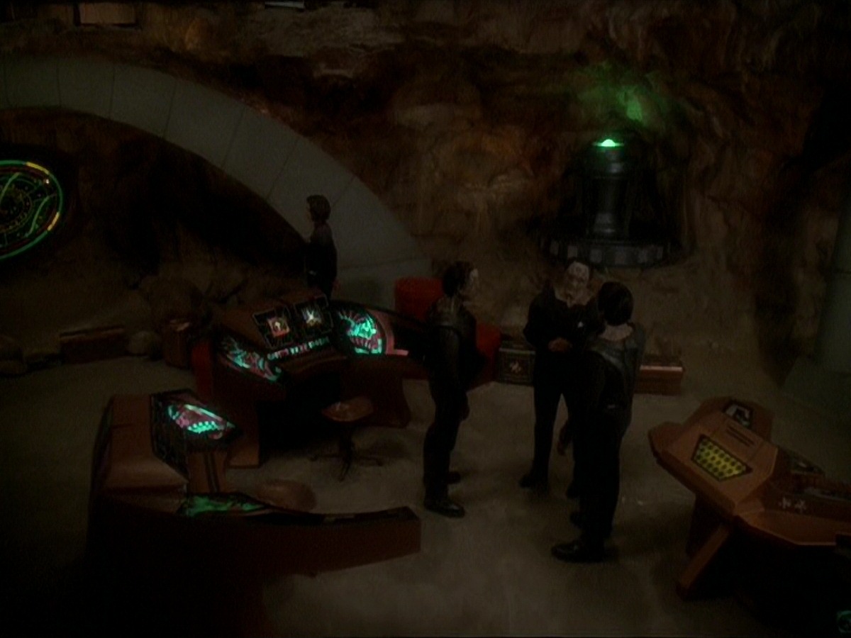 extant_StarTrek_DS9_7x22-TackingIntoTheWind_1153.jpg