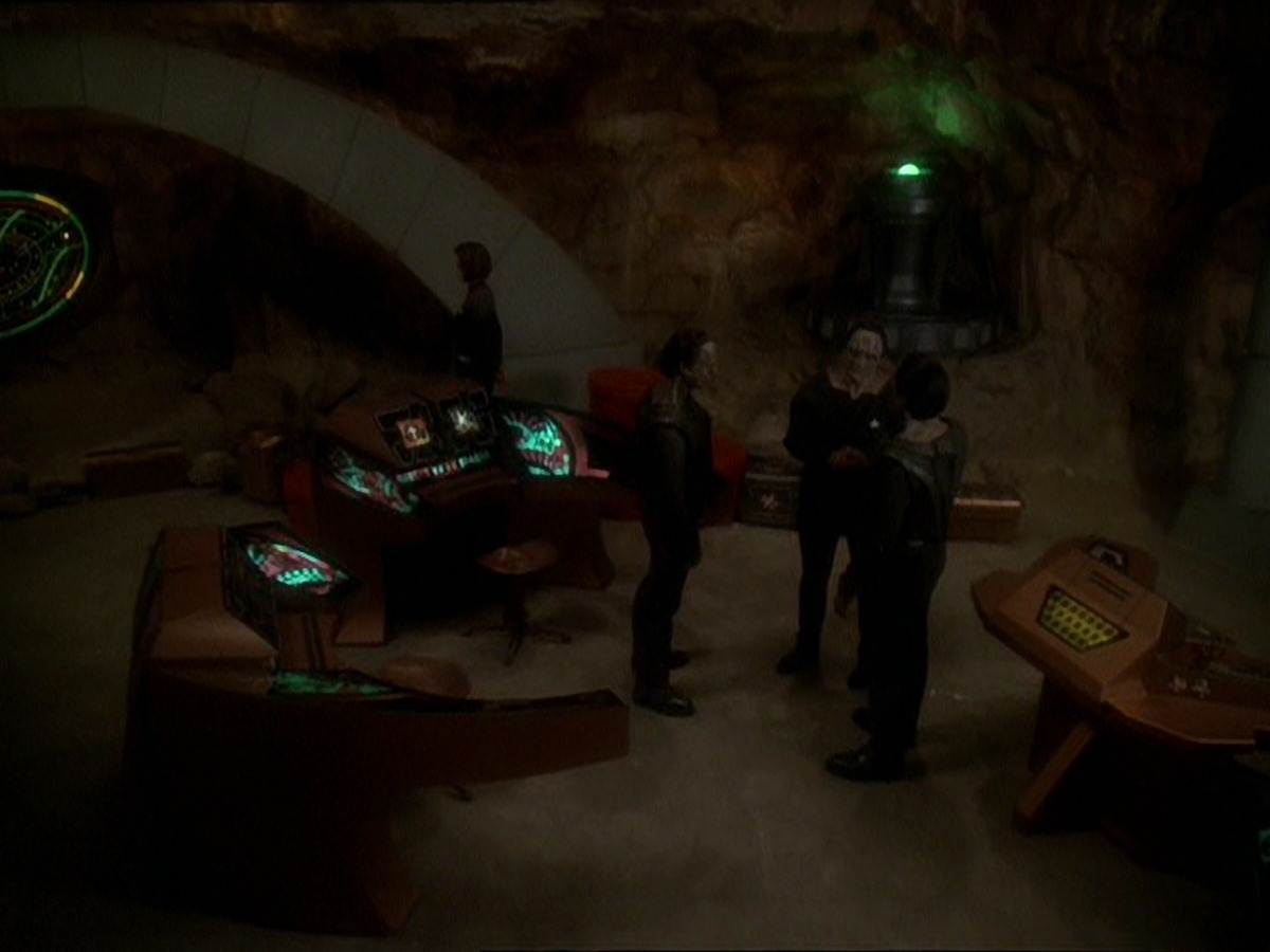 extant_StarTrek_DS9_7x22-TackingIntoTheWind_1154.jpg